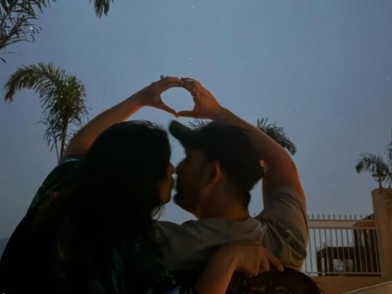 Arjun Bijlani, Neha Swami share a romantic lip lock at their new dream house 