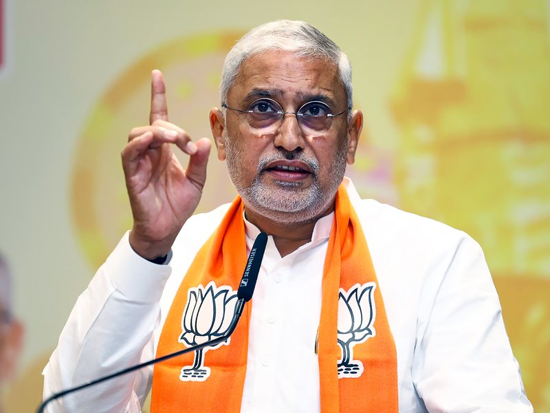 Gandhinagar: BJP Gujarat President Jagdish Vishwakarma addresses party workers on the occasion of the Bharatiya Janata Party's foundation day in the Gandhinagar district of Gujarat on Monday, April 06, 2026. (Photo: IANS/X/@Bhupendrapbjp)