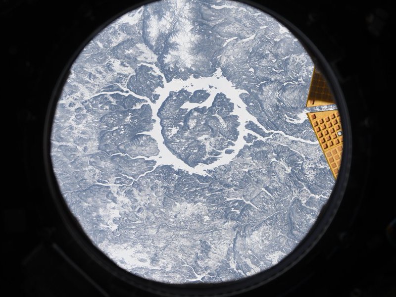 आर्टेमिस-II के कैमरे में कैद 20 करोड़ साल पुरानी टक्कर का निशान, एस्ट्रोनॉट ने दिखाई पृथ्वी के 'मैनिकौगन क्रेटर' की झलक 