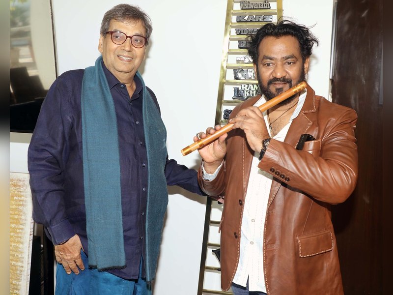 'द जर्नी ऑफ बांसुरी' पर बोले 'धुरंधर' स्टार नवीन कुमार-यह किताब मेरे लिए बेहद खास