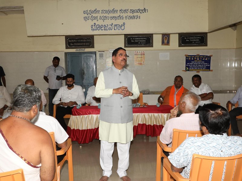 ‘Family politics destroying democracy’: Pralhad Joshi slams Congress ​(Photo: @JoshiPralhad/X)