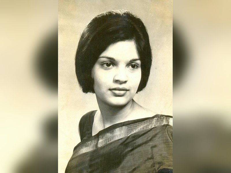 Zeenat Aman recalls how her mother draped her in saree for 1st professional photograph