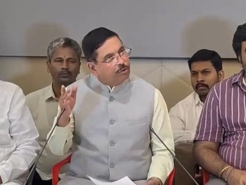 Congress using North-South divide to incite conflict: Pralhad Joshi ​(Photo: IANS)