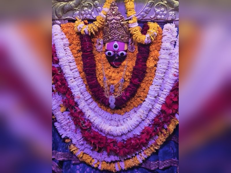 काशी के इस प्राचीन मंदिर में विराजती हैं मां महिषासुर मर्दिनी, दिन में तीन बार बदलता है 'स्वप्नेश्वरी' का रुप