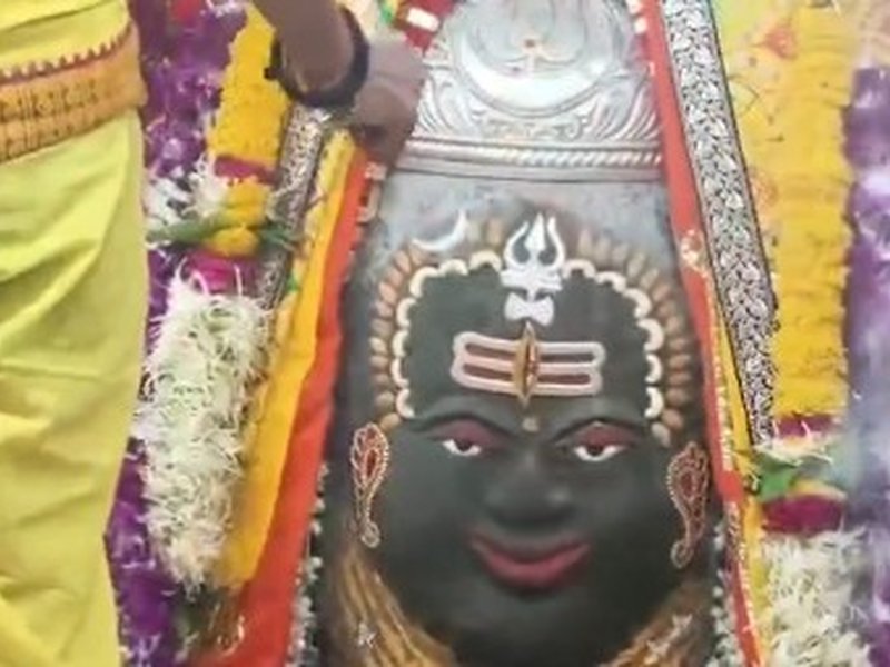 Devotees throng Mahakaleshwar Temple in Ujjain on Vaishakh Krishna Paksha Panchami
