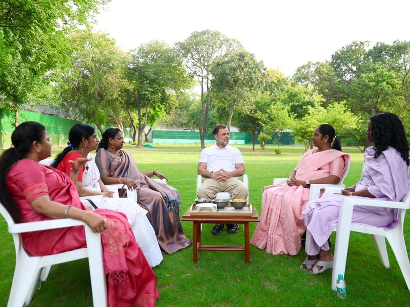 Rahul Gandhi interacts with Kerala nurses, discusses challenges faced by healthcare professionals