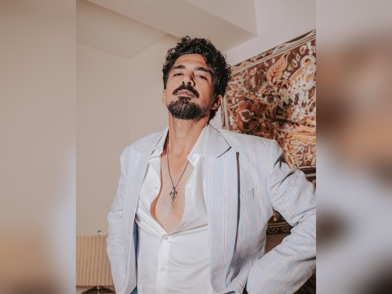 साकिब सलीम: कभी विराट कोहली के साथ खेला था क्रिकेट, आज बन गए फिल्म स्टार