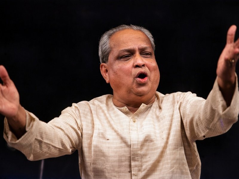 शास्त्रीय संगीत जगत के 'गंधर्व कुमार': बीमारी को मात देकर मंच पर वापसी करने वाले 'शिवपुत्र', 'धुनुगम राग' के साथ लाई क्रांति 