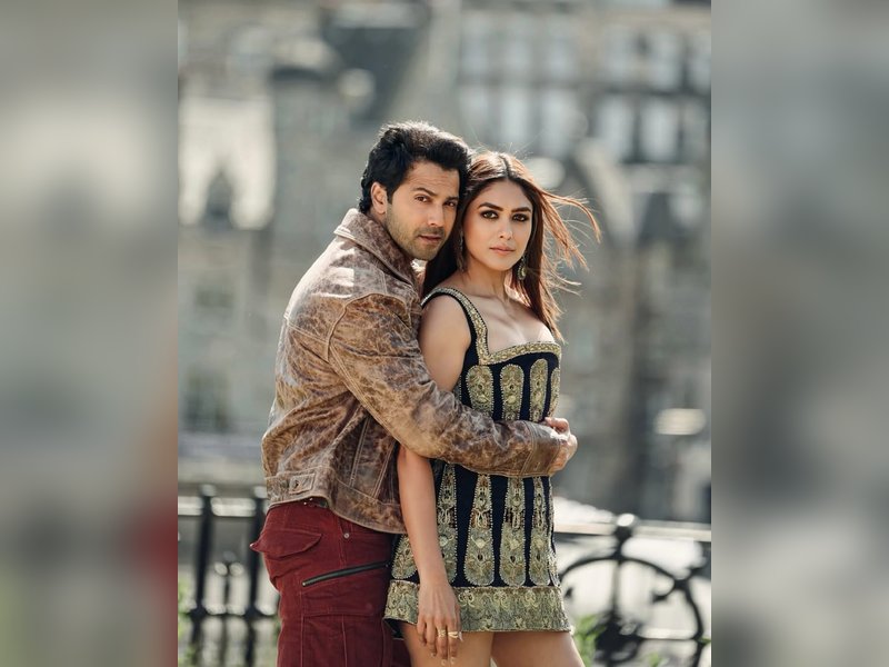 Varun Dhawan & Mrunal Thakur make for a dreamy couple in 'Hai Jawani Toh Ishq Hona Hai'