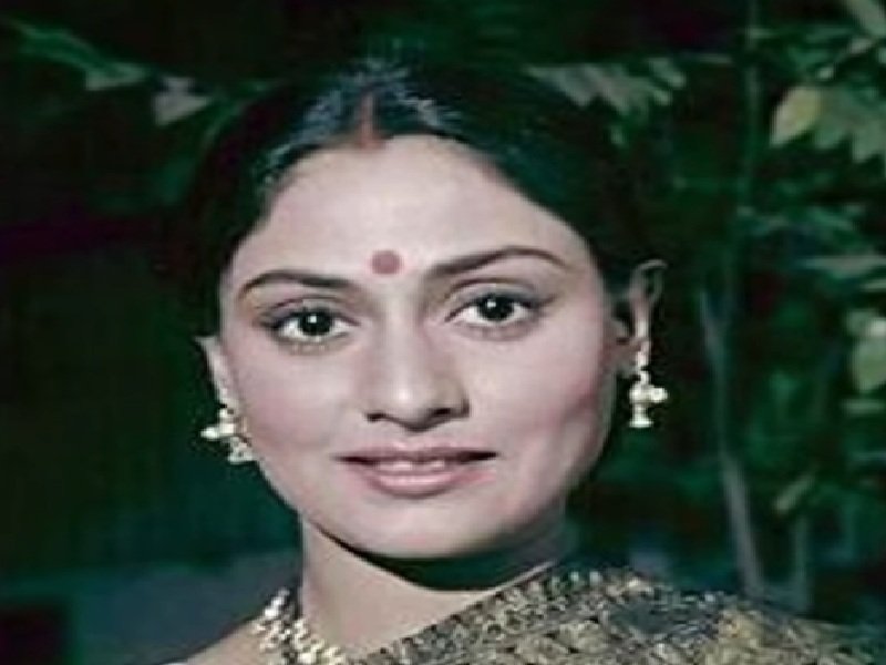 जब सहेलियों ने उड़ाया अमिताभ का मज़ाक, तो भिड़ गई थीं जया: 'पहली नज़र' के प्यार की अनसुनी दास्तां