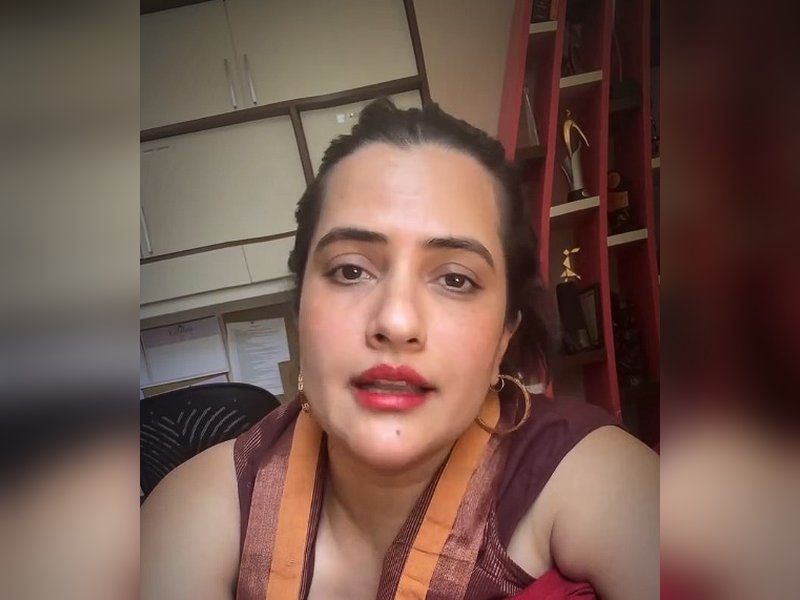 Sona Mohapatra supports Alia Bhatt amidst trolling over award show hosting: Learn to laugh a little