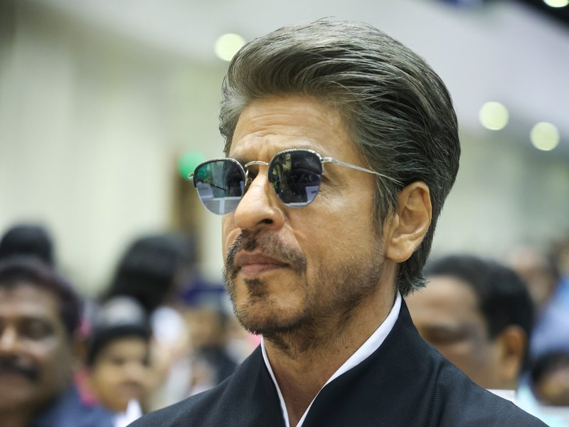 Shah Rukh Khan calls Allu Arjun's first look from Raaka 'intriguing & amazing' 
