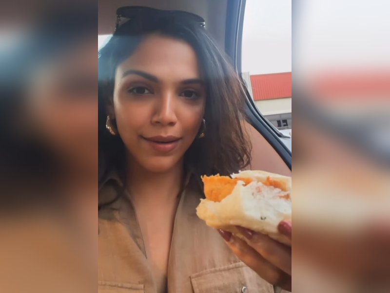 Shriya Pilgaonkar cheats on clean-eating month, indulges in vada pav