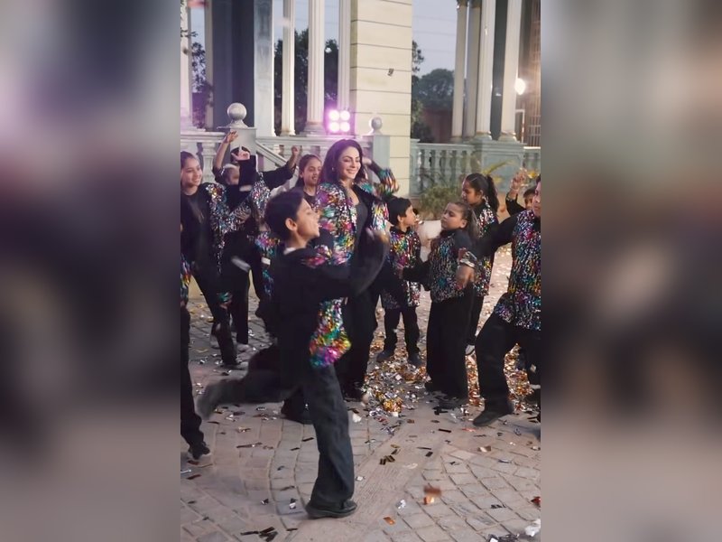 Neeru Bajwa says ‘talent sab toh zyada’ as she shares BTS with ‘chote chote bache’