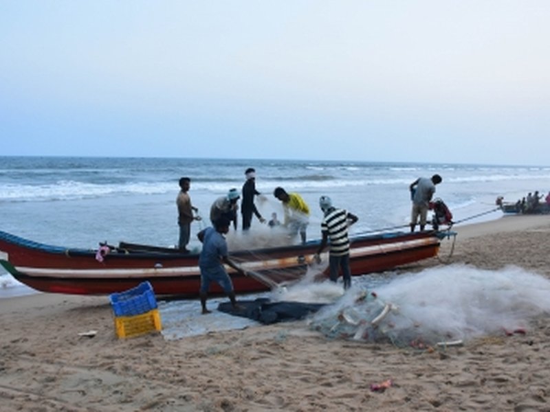 10 TN fishermen arrested by Sri Lankan Navy early near Dhanushkodi; boat seized