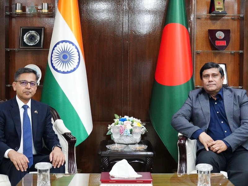 India, Bangladesh discuss ways to strengthen defence ties 