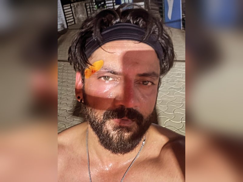 Zaheer Iqbal suffers injury while playing padel