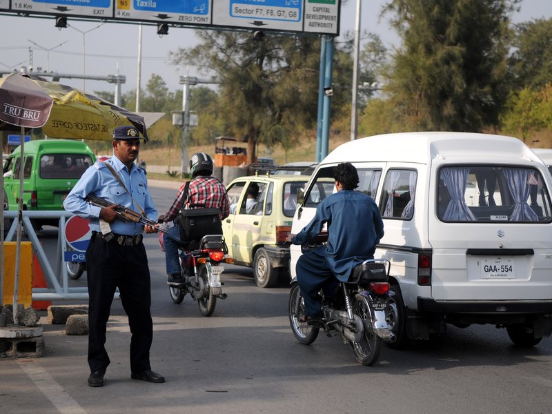 Pakistan: People in Karachi pay increased fare as transport owners defy govt orders 
