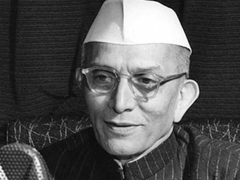 मोरारजी देसाई: इंदिरा गांधी को आंख दिखा छोड़ दिया था उप-प्रधानमंत्री का पद, फिर जब लौटे तो बने देश के पहले गैर-कांग्रेस पीएम