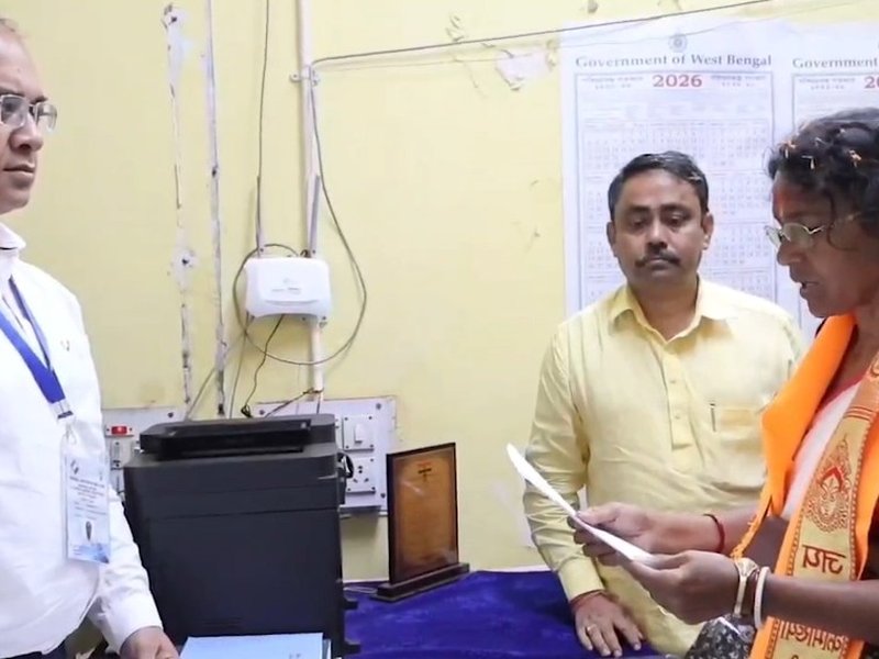 Smriti Irani accompanies RG Kar victim's mother for nomination, calls her 'symbol of fight for justice' 