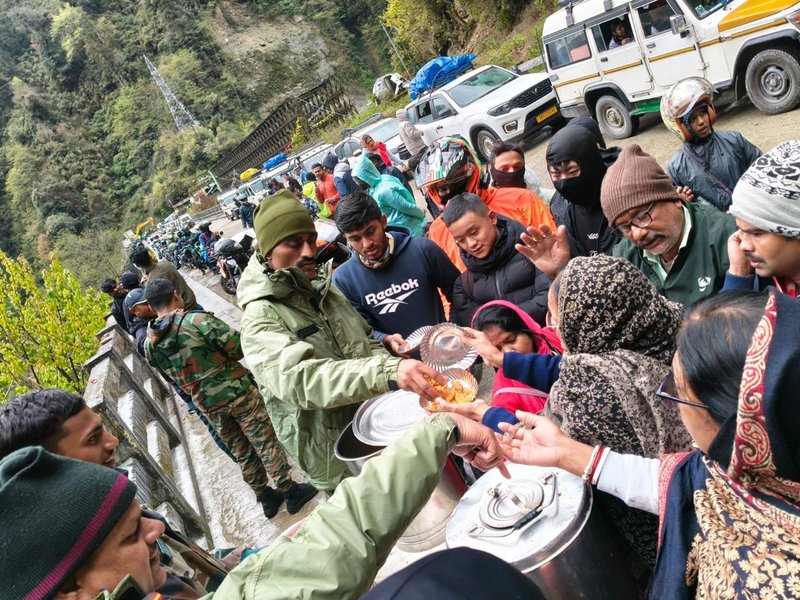 Army rescues all 1,321 stranded tourists and 84 locals in North Sikkim after landslides