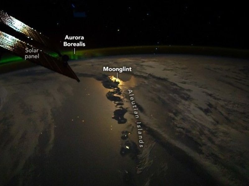 चांद की रोशनी का जादू 'मूनग्लिंट', जानें कब बनता है यह प्रतिबिंब? 