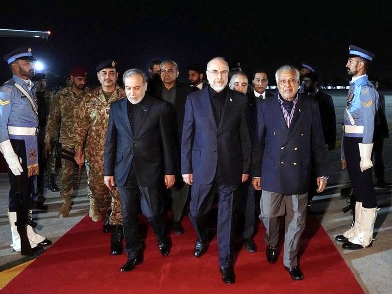 Islamabad: A high-level Iranian delegation led by Parliament Speaker Mohammad Baqer Qalibaf (C) arrives in Islamabad of Pakistan to participate in the upcoming talks with the United States, on the early morning of April 11, 2026. (Xinhua via IANS)
