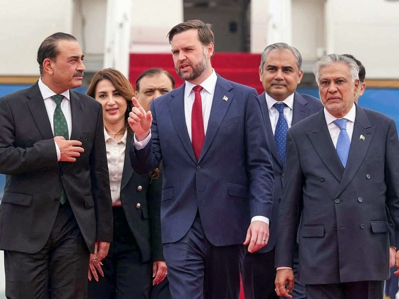 Caught in delicate balancing act, Pakistan seeks profits from US-China rivalry