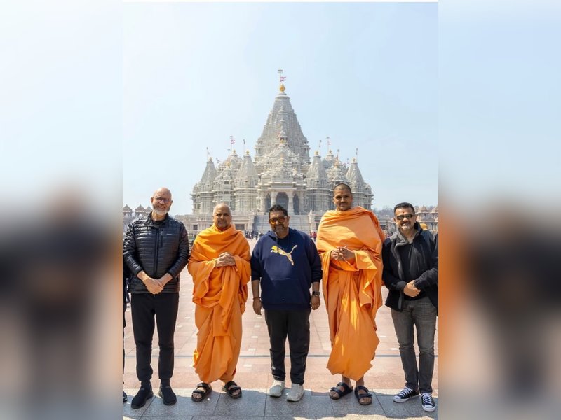 Shankar, Ehsaan, Loy seek divine blessing at Akshardham Swaminarayan temple in US