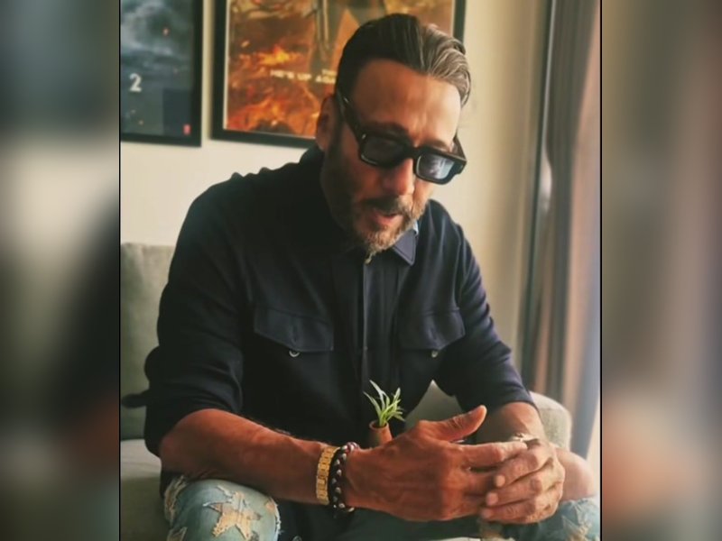 Jackie Shroff pays tribute to KL Saigal and Navin Nischol on their birth anniversaries