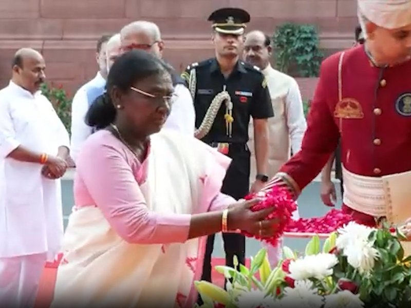 महात्मा फुले की 200वीं जयंती पर संसद भवन में राष्ट्रपति और पीएम मोदी समेत शीर्ष नेताओं ने दी श्रद्धांजलि