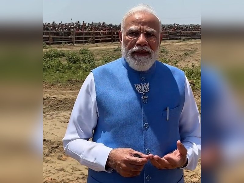 बंगाल चुनाव : हेलीपैड पर उमड़ी भारी भीड़, पीएम बोले- यह अद्भुत दृश्य