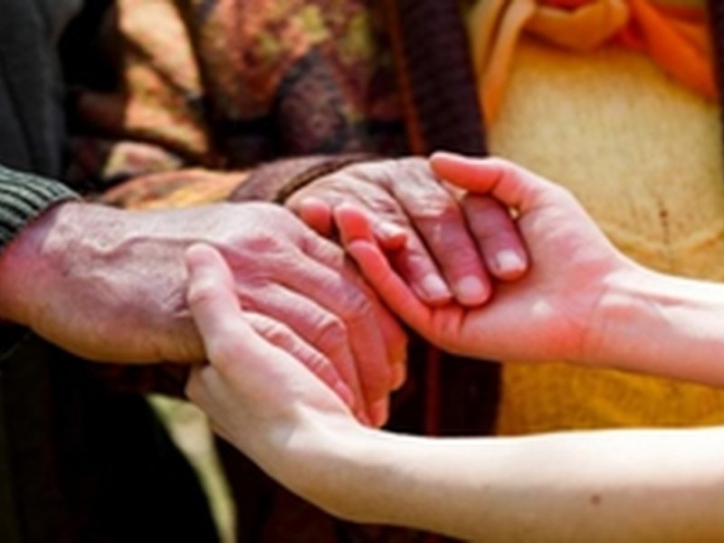 हाथों में कंपकंपी से मांसपेशियों में जकड़न तक, 'पार्किंसन' के शुरुआती लक्षणों को समय रहते पहचानना जरूरी