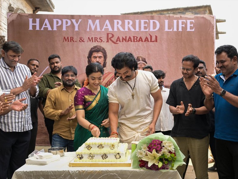 Rashmika Mandanna & Vijay Deverakonda greeted with a warm celebration on the set of 'Ranabaali'