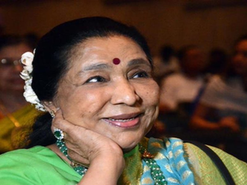 आशा भोसले को कार्डियक अरेस्ट, मुंबई के ब्रीच कैंडी अस्पताल में भर्ती