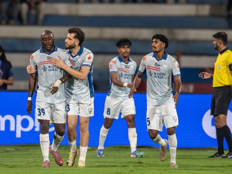 Francisco Feuillassier strike completes Kerala Blasters’ comeback win over 10-man Bengaluru FC in an Indian Super League (ISL) 2025=26 match at the Sree Kanteerava Stadium in Bengaluru on Saturday.  Photo credit: AIFF