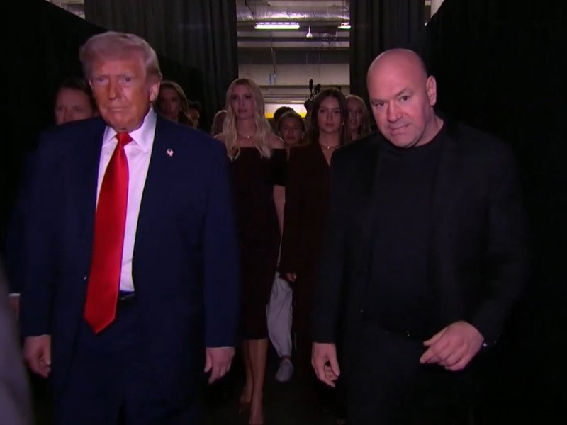 ईरान-अमेरिका वार्ता विफल होने के बीच राष्ट्रपति ट्रंप यूएफसी 327 इवेंट में हुए शामिल, लोगों ने की आलोचना