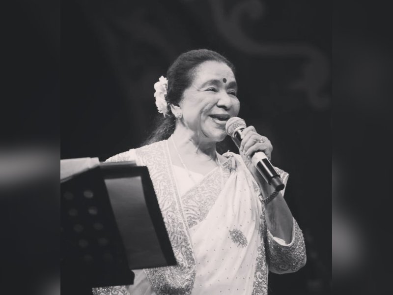 आशा ताई, आपने ही कहा था ‘अभी ना जाओ छोड़कर कि दिल अभी भरा नहीं...' और खुद तोड़ दिया वादा