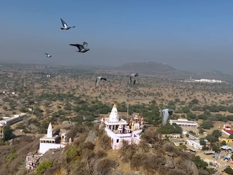 राजस्थान में भगवान देव नारायण की आस्था से जुड़ा अनोखा गांव, जहां नहीं लगते घरों में ताले