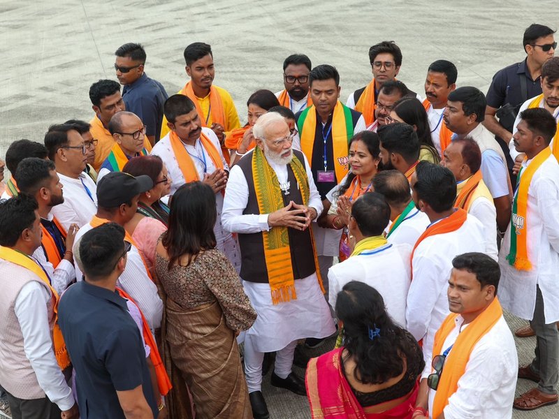 PM Modi meets party workers in Siliguri, says Bengal's mood 'clearly favouring BJP'