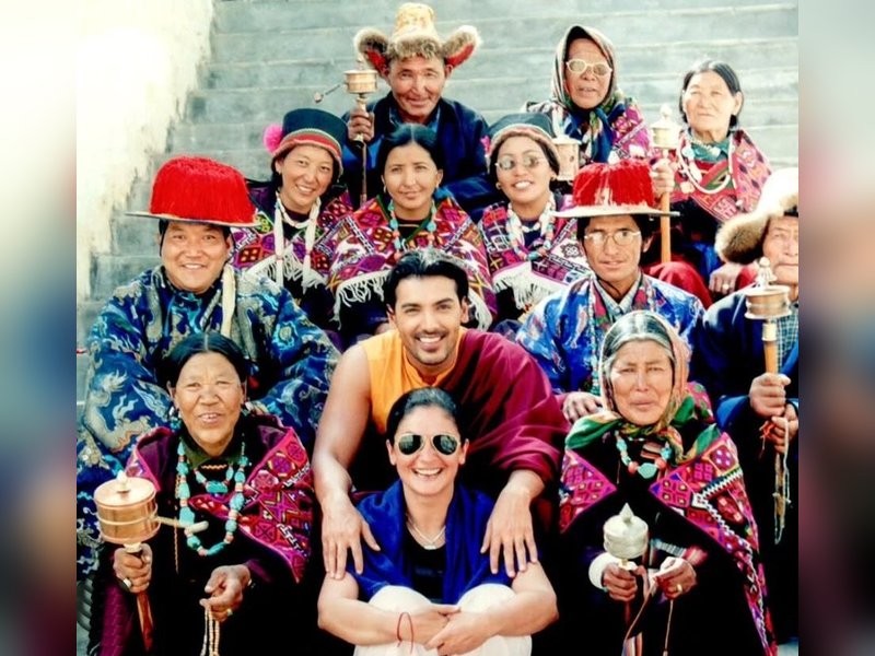 Pooja Bhatt shares throwback BTS pic with John Abraham from Paap, recalls Spiti Valley shoot