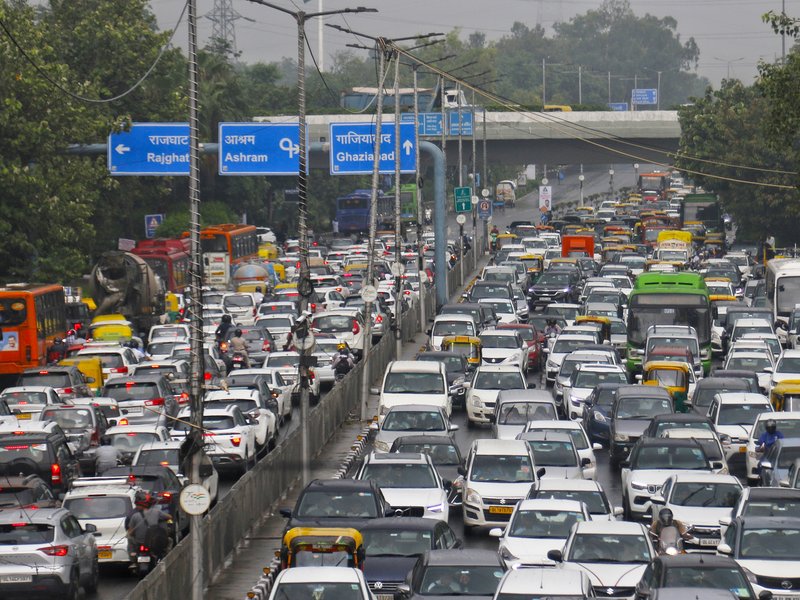 Govt eases CAFE 2027 norms, cuts compliance edge for heavy vehicles