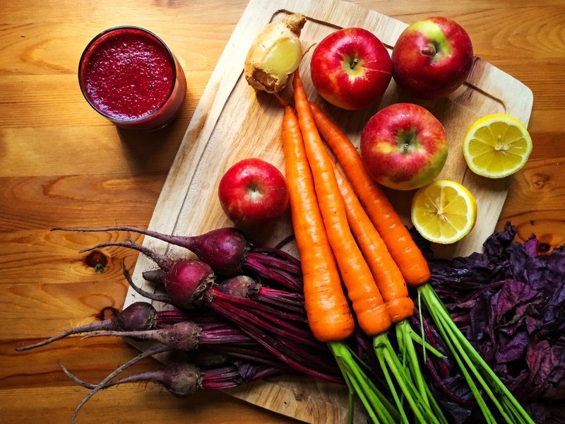 डल स्किन से छुटकारा पाना है? सेब-चुकंदर-गाजर का जूस देगा नेचुरल ग्लो