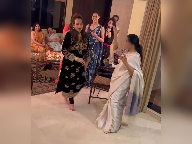 Mumtaz relives a fond memory of grooving on 'Koi Sehri Babu' with Asha Bhosle