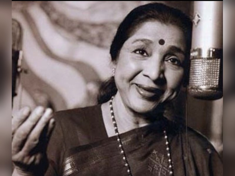 जीनत अमान और जया प्रदा ने आशा ताई को दी भावुक श्रद्धांजलि, बोलीं- 'आपकी आवाज कभी फीकी नहीं पड़ेगी'