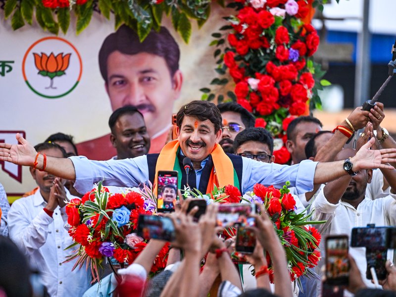North 24 Parganas: BJP MP Manoj Tiwari addresses a public meeting in Naihati in support of BJP candidate Sumitra Chattopadhyay ahead of the West Bengal Assembly elections in North 24 Parganas on Monday, April 13, 2026. (Photo: IANS)