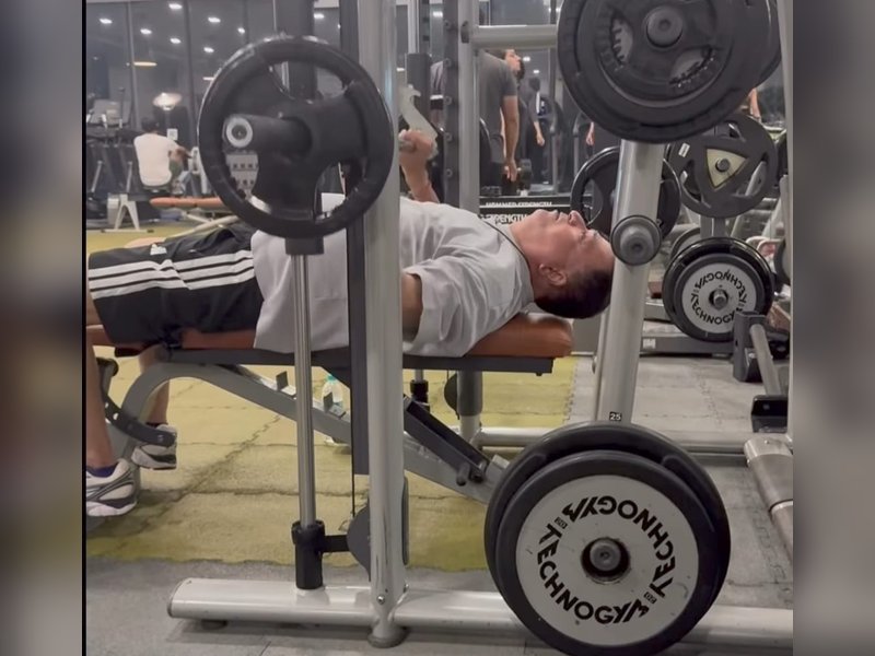 Vicky Kaushal’s father Sham Kaushal crushes intense gym workout at 70