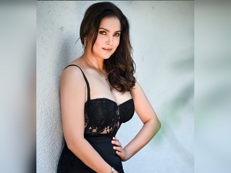 शूटिंग के दौरान जब तेज लहरों के बीच फंस गईं थी लारा दत्ता, जान की बाजी लगा कर इस एक्टर ने बचाई थीं जान 