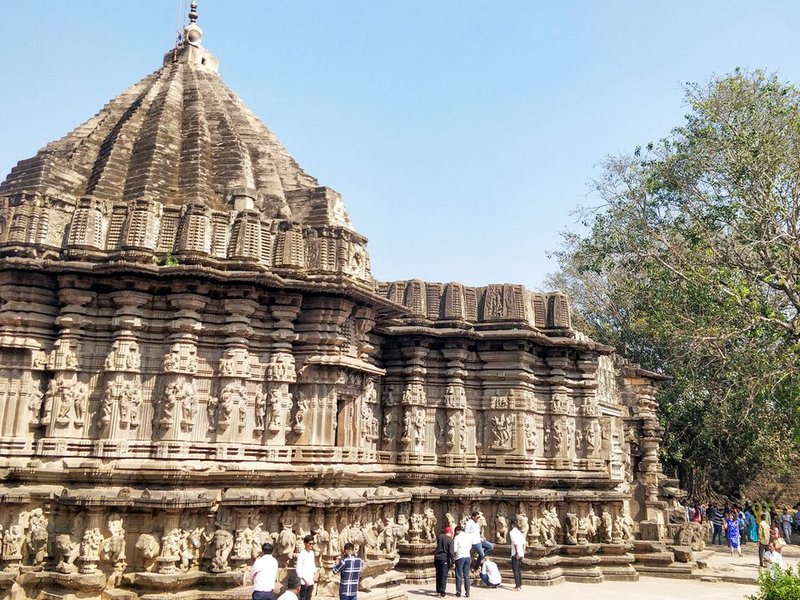 7वीं शताब्दी में निर्मित इस भव्य शिवालय में नहीं हैं नंदी, महादेव संग विराजमान हैं नारायण, माता सती से जुड़ी है कथा 