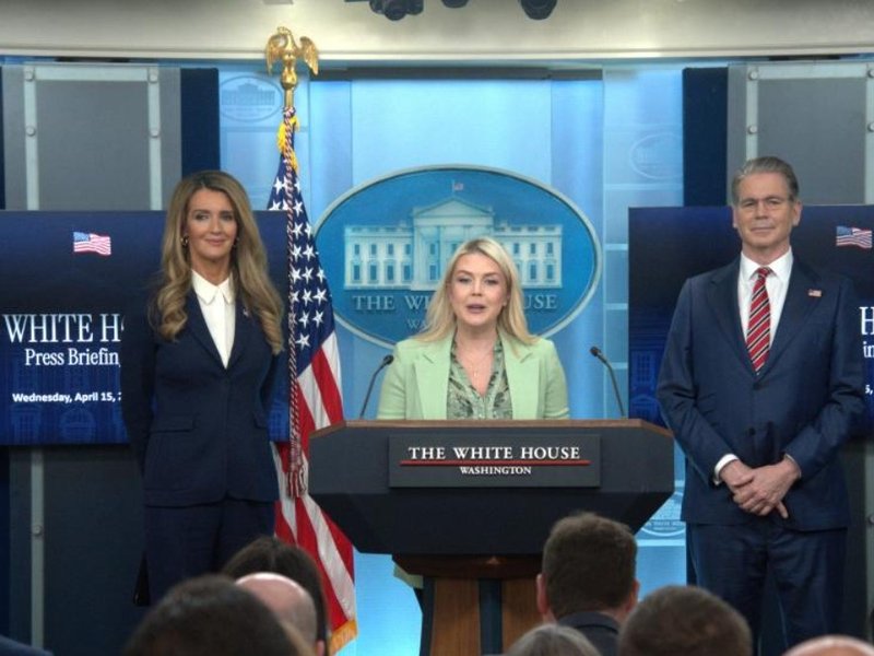 US tightens pressure on Iran, signals crackdown on global oil trade links